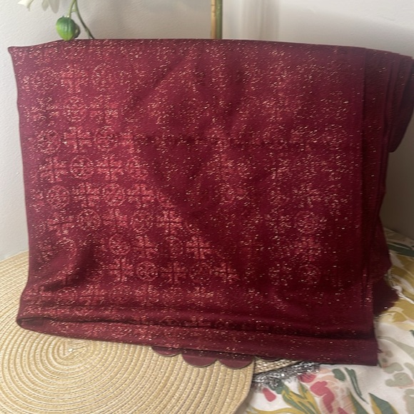 BNWT: Tory Burch scarf metallic burgundy. - Picture 6 of 14